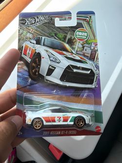 Hot Wheels 2017 Nissan GT-R R35 Silver Series 7-Eleven 2026 Edition