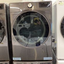 LG Washer And Dryer Set New Scratch And Dent 