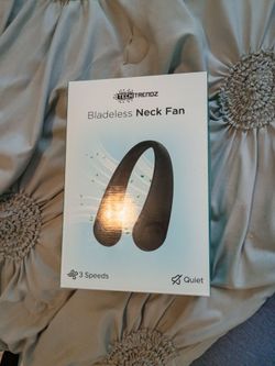 Neck fan black