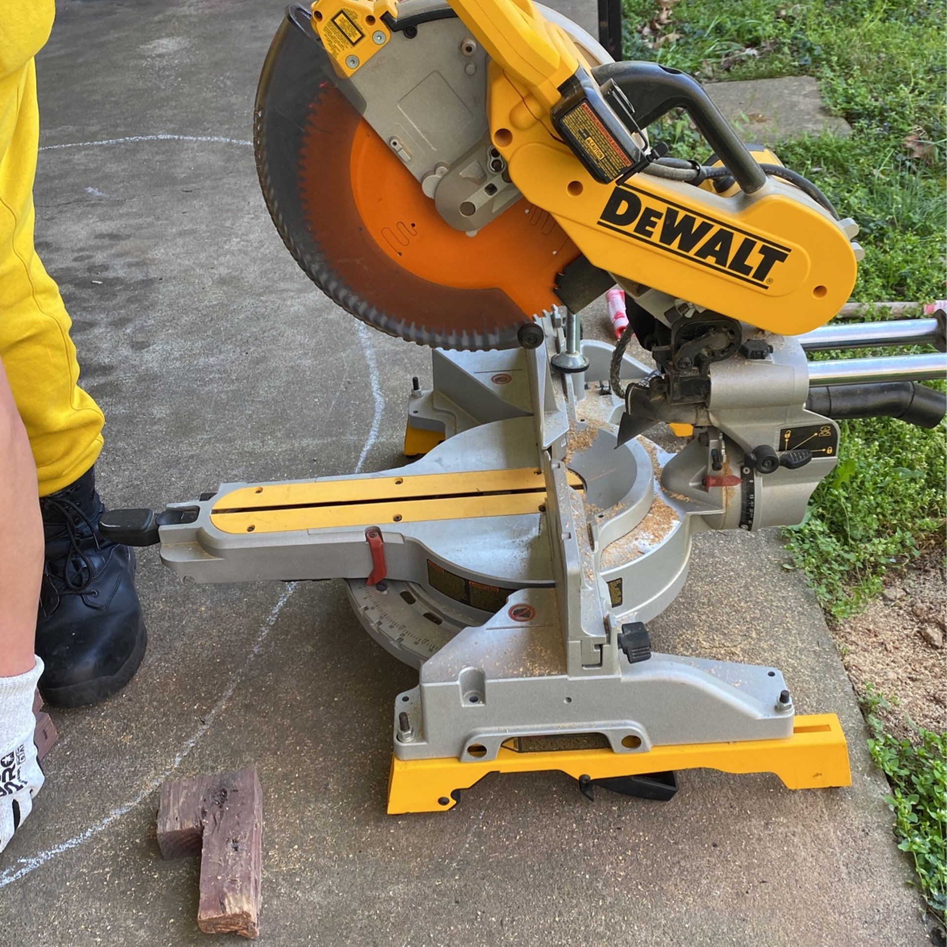 DEWALT Corded Miter Saw 