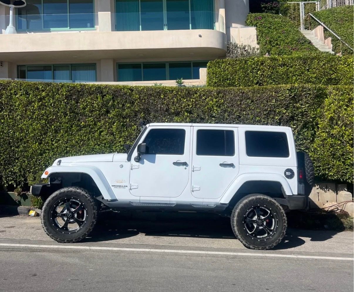 35x12.5R20 Toyo Tires Jeep Rims 5x127mm