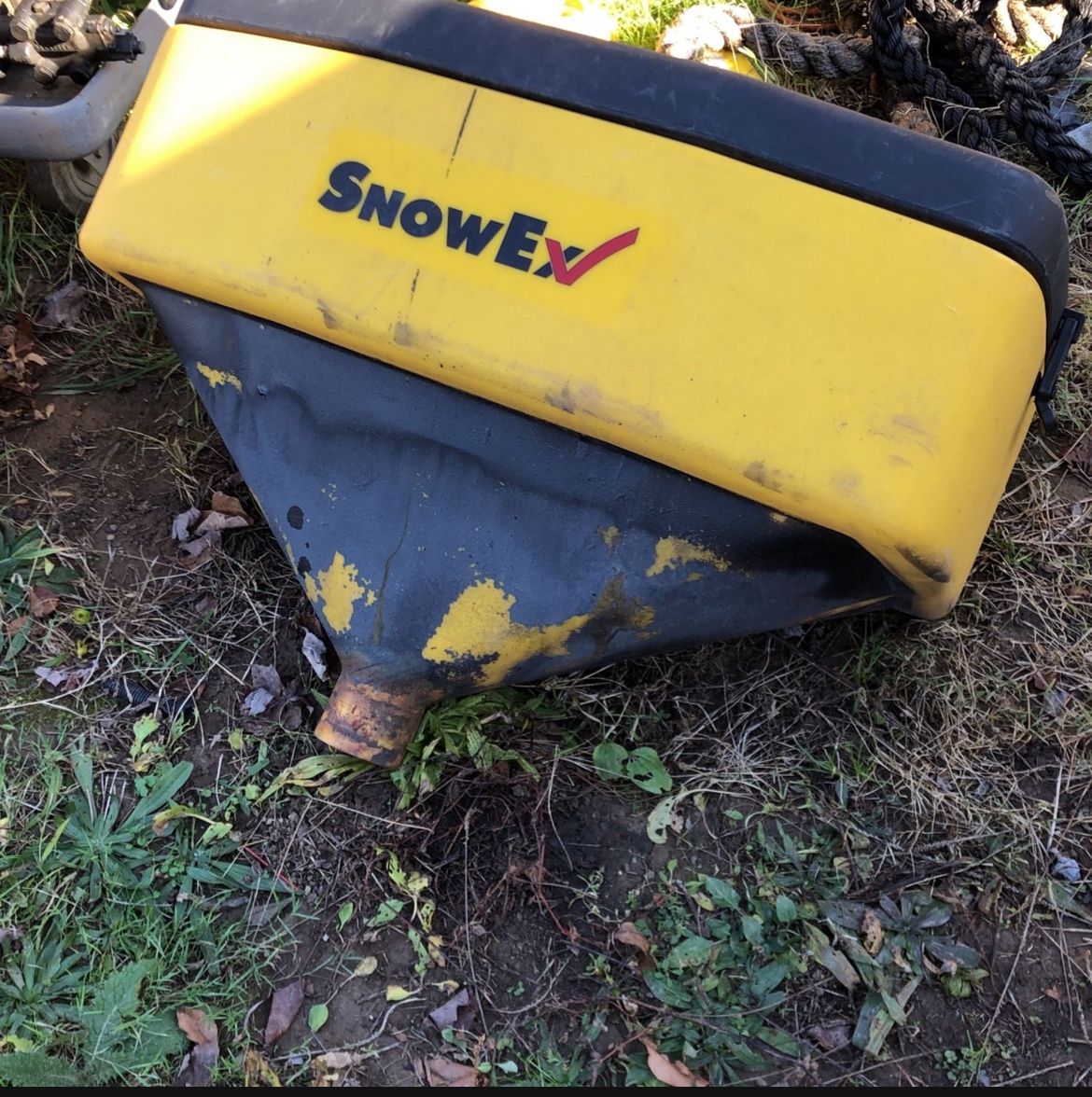 Myers salt box with lid