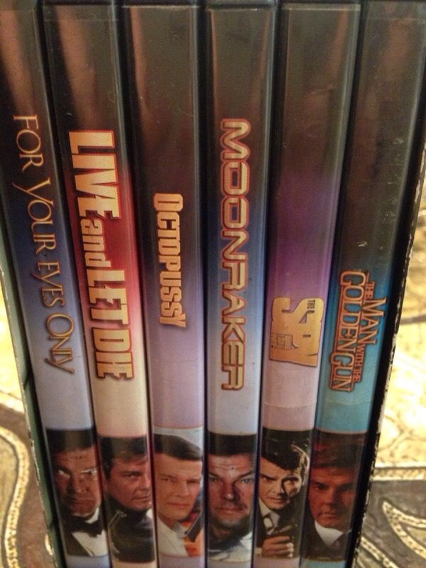 James Bond set