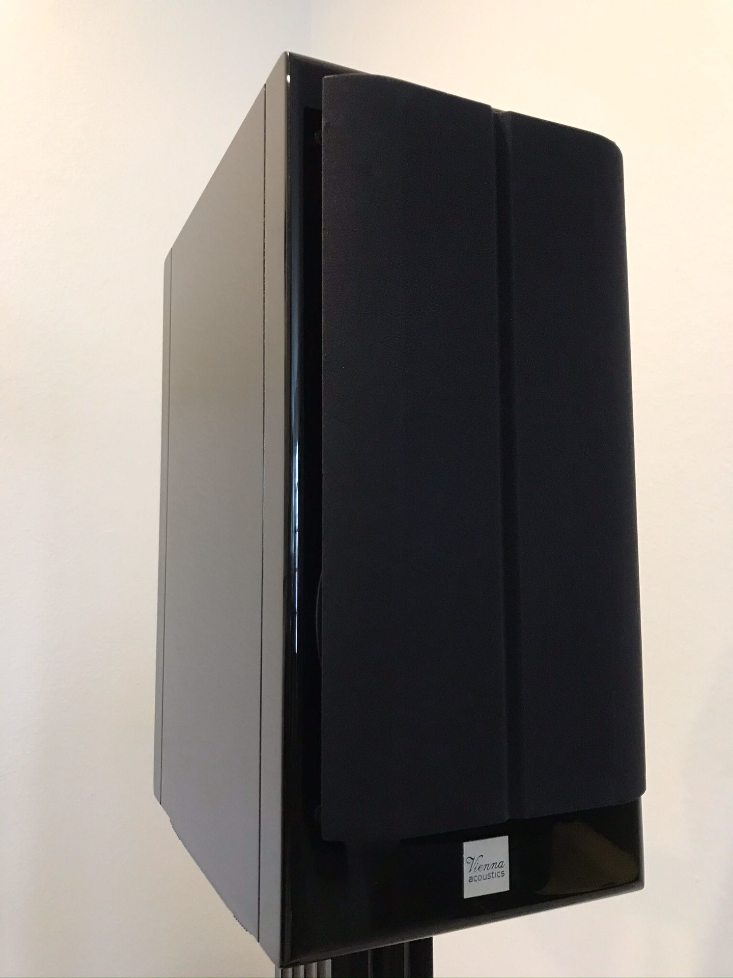 VIENNA ACOUSTICS HAYDN GRAND bookshelf speakers