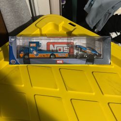 M2 Premium Hauler And Car Set NOS theme 