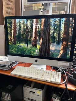 27-inch Apple iMac with Retina display, all in one iMac 🖥️ computer silver aluminum body, powered on and functional. i9 3.6GHz processor. 16GB RAM