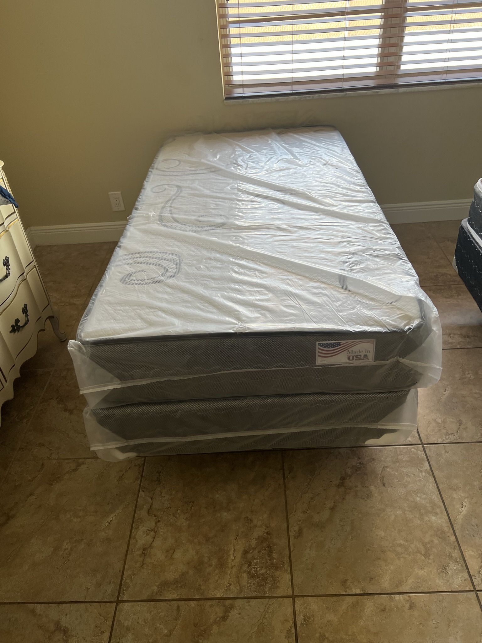 Mattresses: twin full  queen regular  Colchon Nuevo Colchones plush or pillow top available cama bed mattress