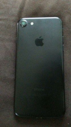 I phone 7 and iPhone 5 For sale package deal 400$