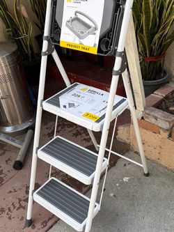 Gorilla Ladders 3-Step Steel Ladder