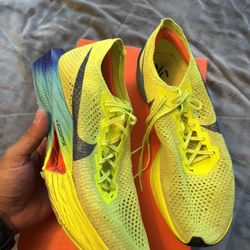 Nike Vaporlfy Size 11
