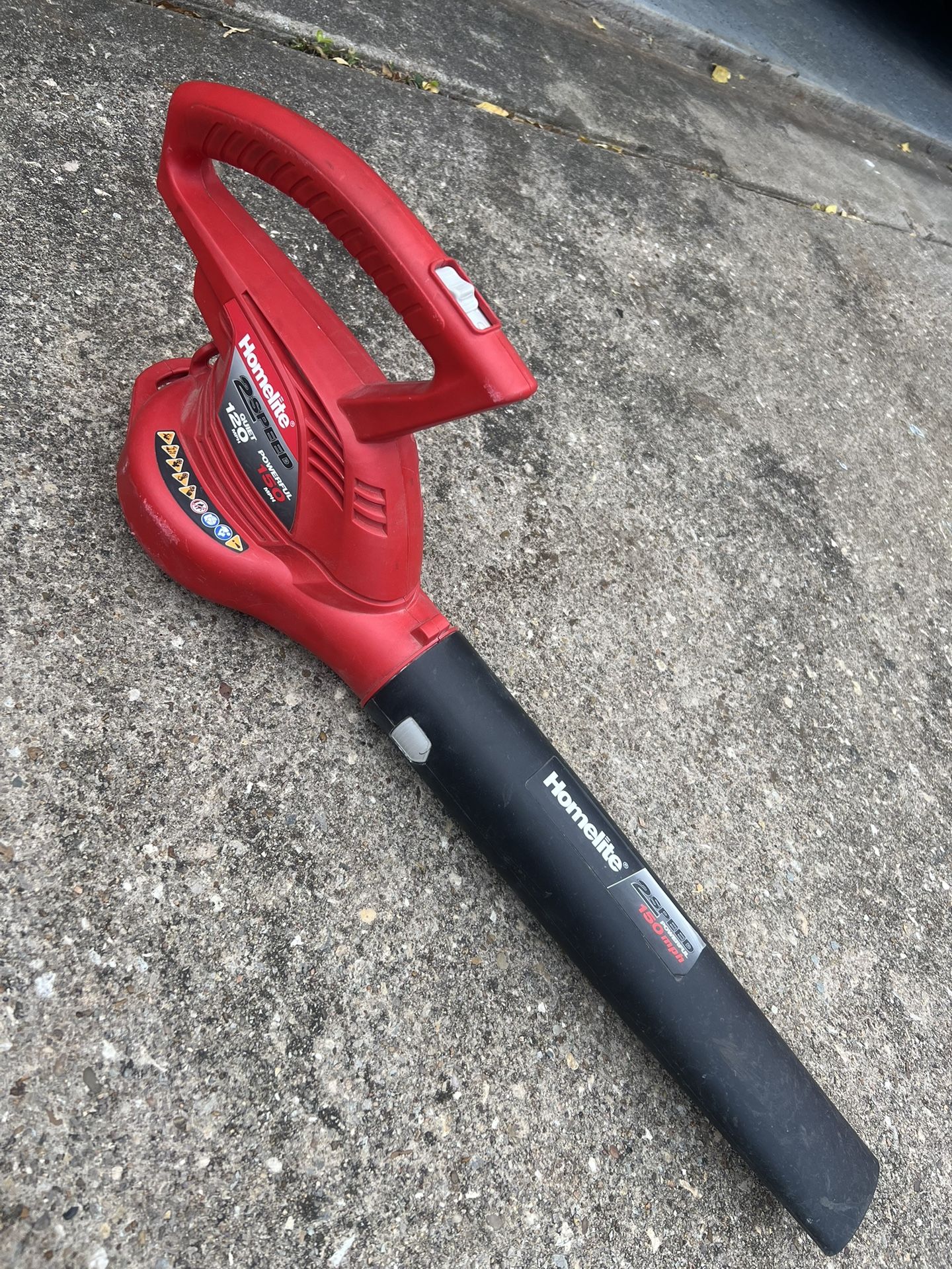 A Homelite Electric Leaf Blower. Model: UT42100B 