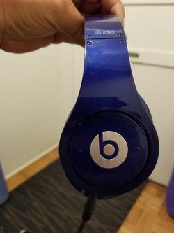 Beats earphones the first ones that came out....good condition