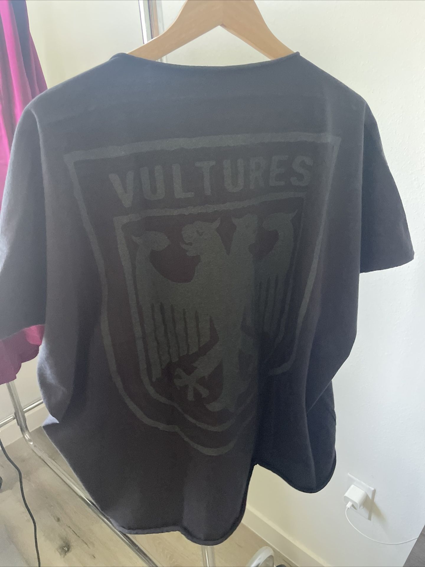 Yzy Vultures Tee (size 2) Black