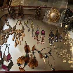 Vintage Earrings 15 Pairs  one brochure