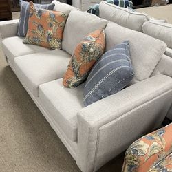 Beautiful Fresh Nice Couch With Pillows 
