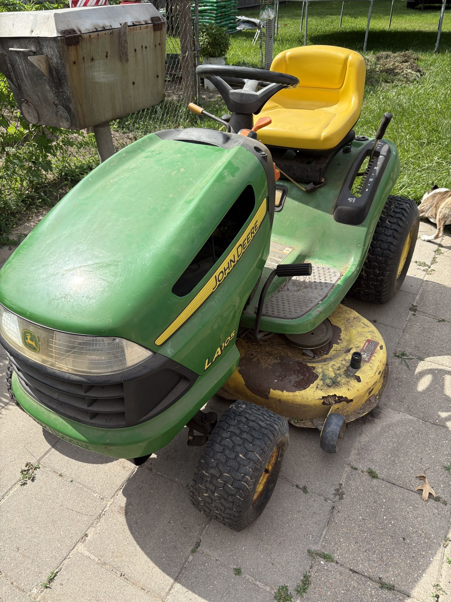 John Deere LA105 Riding Mower