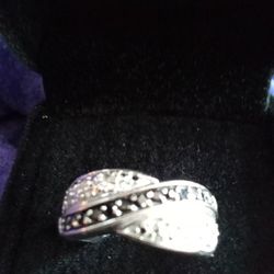 AFFINITY. BLACK +WHITE   14ct.,WHITE GOLD  RING