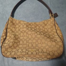 Coach F29959 Zip Shoulder Bag