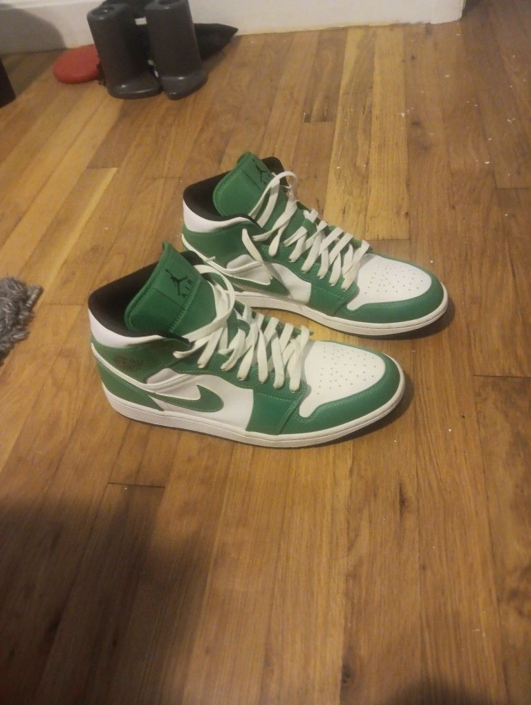 Jordan 1 Mids "Lucky Green" Size 11