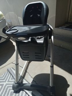 Rolling baby high chair
