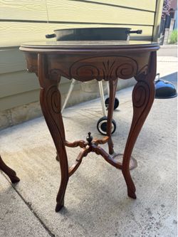 Antique matching lamp/ end tables