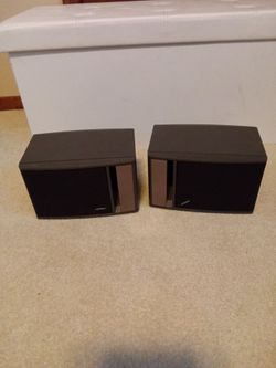Bose blook shelf speakers great shape