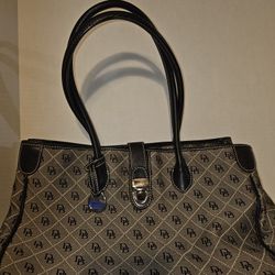 Dooney and Bourke Purse/hand bag