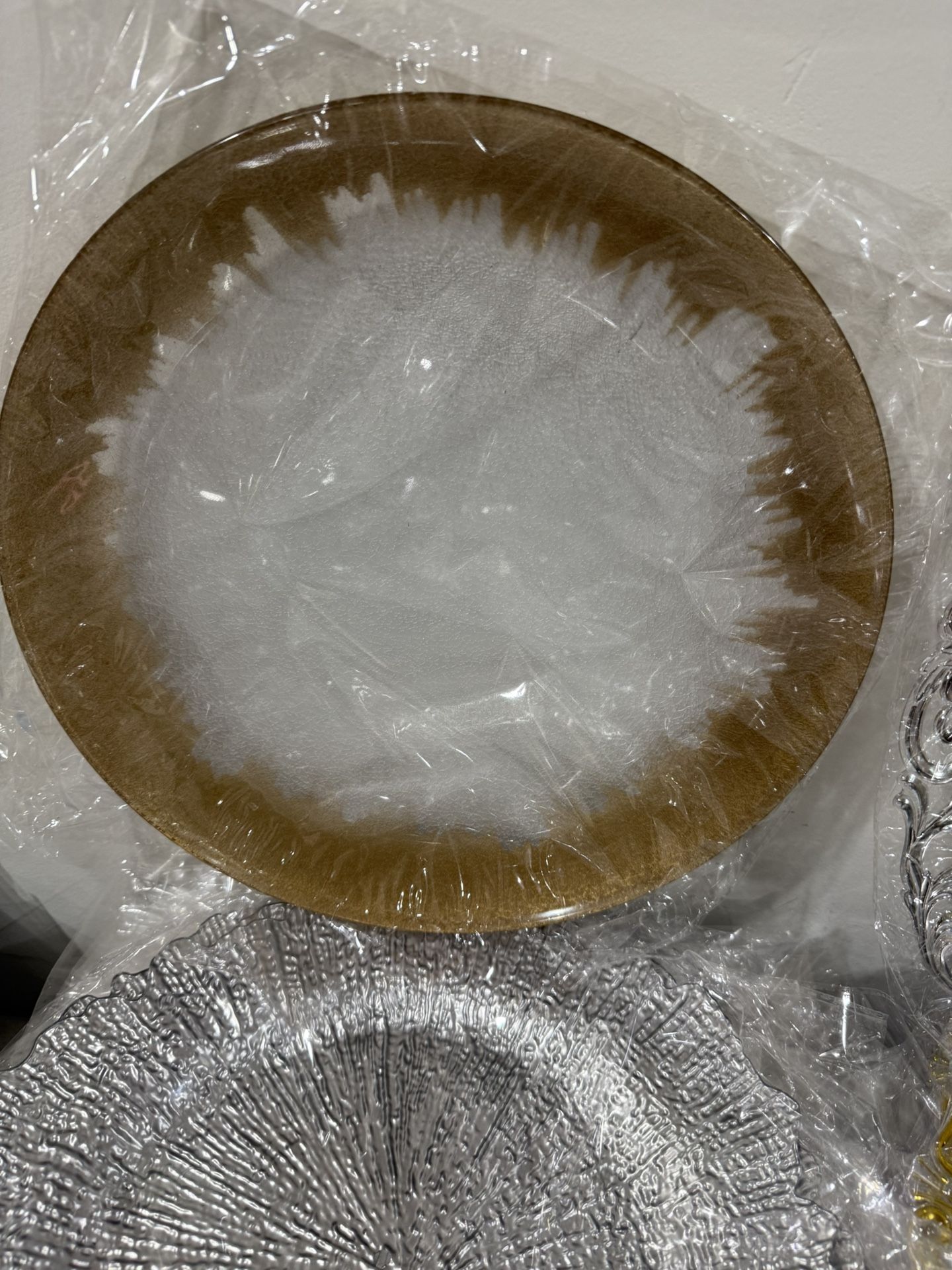 Lot Of Charger Plates For Wedding Party Decorations