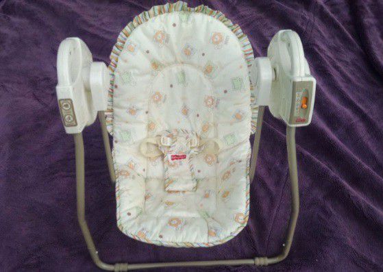 Fisher Price Open-Top Take-Along Baby Swing. 