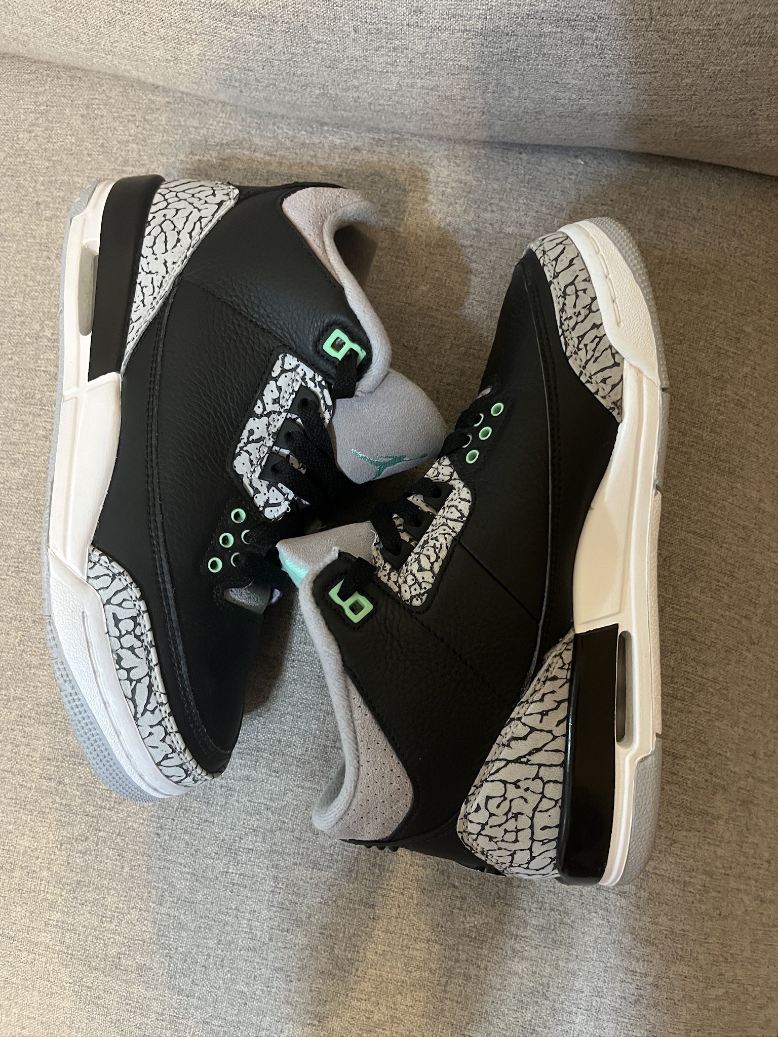 Jordan 3 green glows