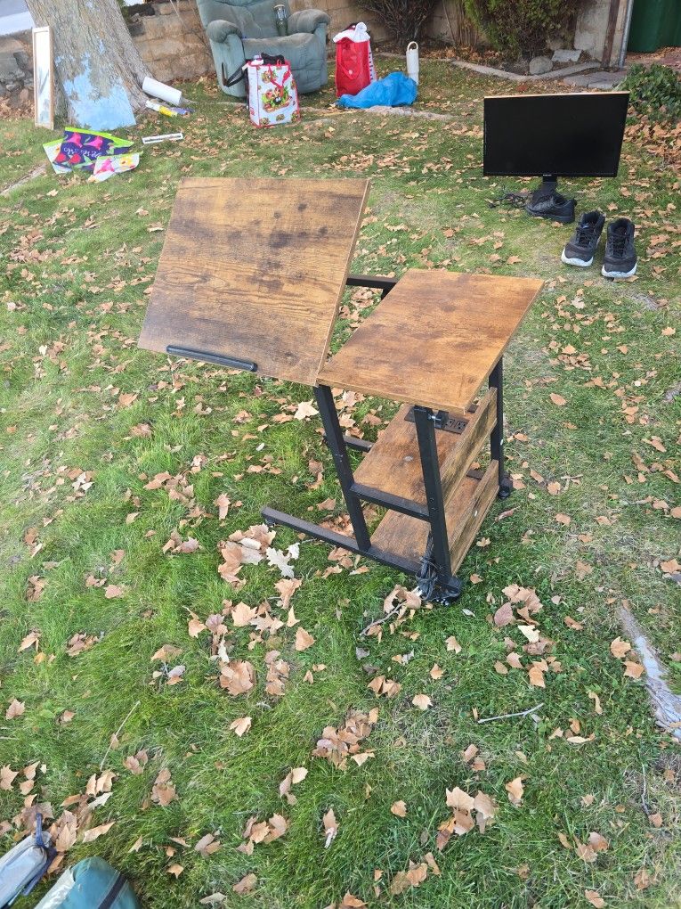 Laptop/ Tablet Powered Table