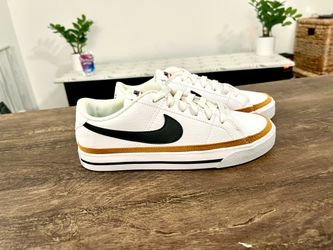 Nike court Legacy W6
