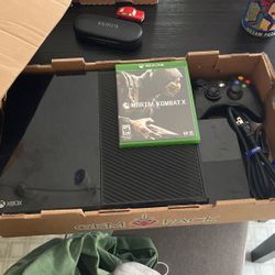 X Box 1 With Mortal Combat Game  Works Good 