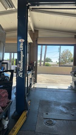 Challenger Lifts Two-Post Car Lift