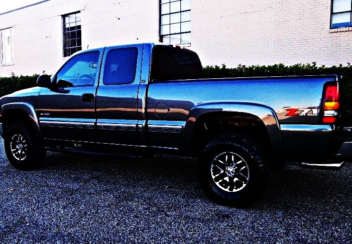 ֆ12OO 4WD Chevrolet Silverado Clean