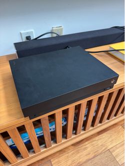 Xbox One X (1 TB)