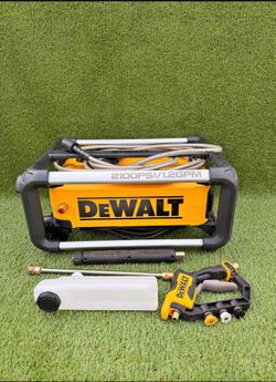 DEWALT 2100 PSI 1.2 GPM 13 Amp Cold Water Electric Pressure Washer with Internal Equipment Storage