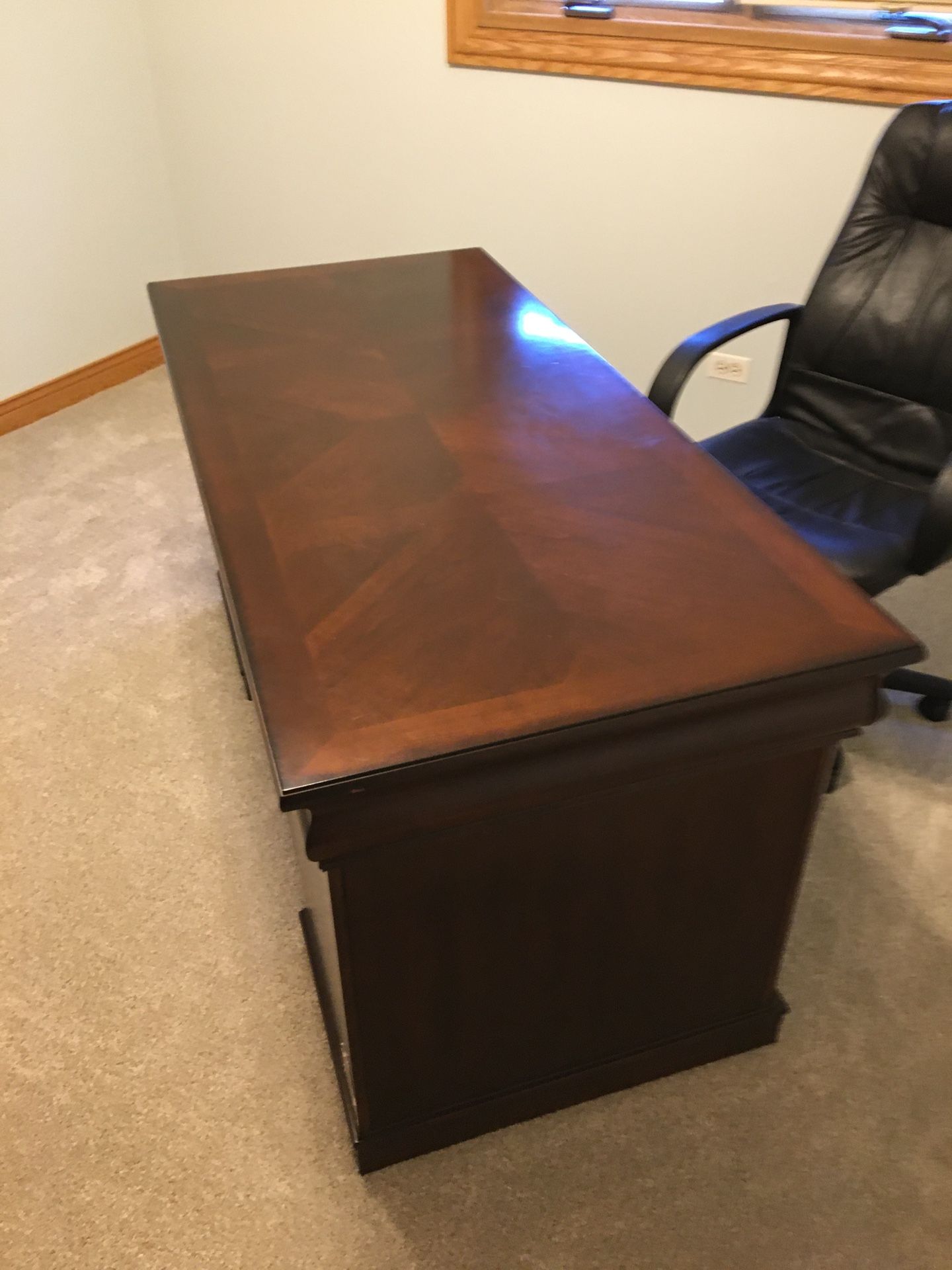 Office desk 200 obo great condition heavy and sturdy