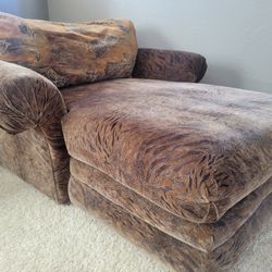 Free Chase Lounge Chair