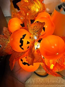 New Halloween Jack-O-Lantern Light-Up Wreath