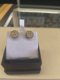 10k Gold diamond earrings 4.3 grams layaway available 10% down if you interested please make sure you ask for Maribel thank you