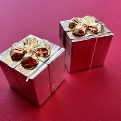 Godinger Silver Art Gift Box Figurines – Set of 20 – Silver & Gold Present Stack Decor