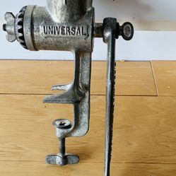 Vintage Universal Bread Crumber/Meat Grinder/Food https://offerup.com/redirect/?o=Q2hvcHBlci5ieQ== L.F.&C New Britain Conn.