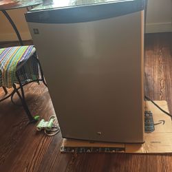 GE Small Fridge 