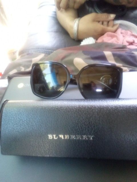 Female Burberry Sunglasses I Mean What Details Of Description