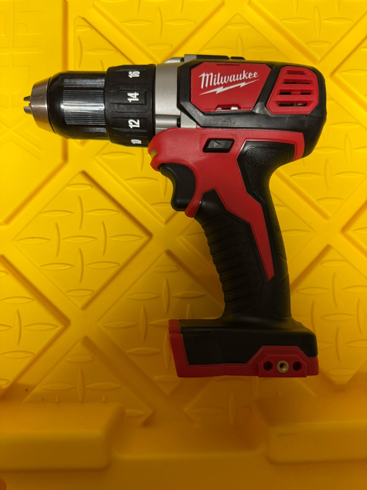 Milwaukee M18 18V Lithium-Ion Cordless 1/2 in. Drill Driver (Tool-Only)