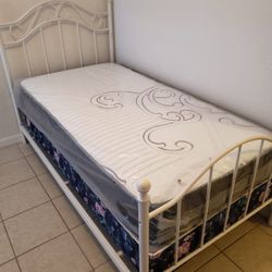 NEW TWIN MATTRESS. Bed frame is not available. Take it home the same day 👍