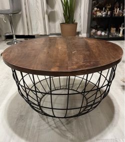 Center table. Wood and metal. Mesa de centro