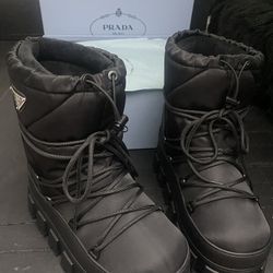 READ⬇️ Prada Moon Boots Size 39 (6.5 Men/8 Women) READ⬇️