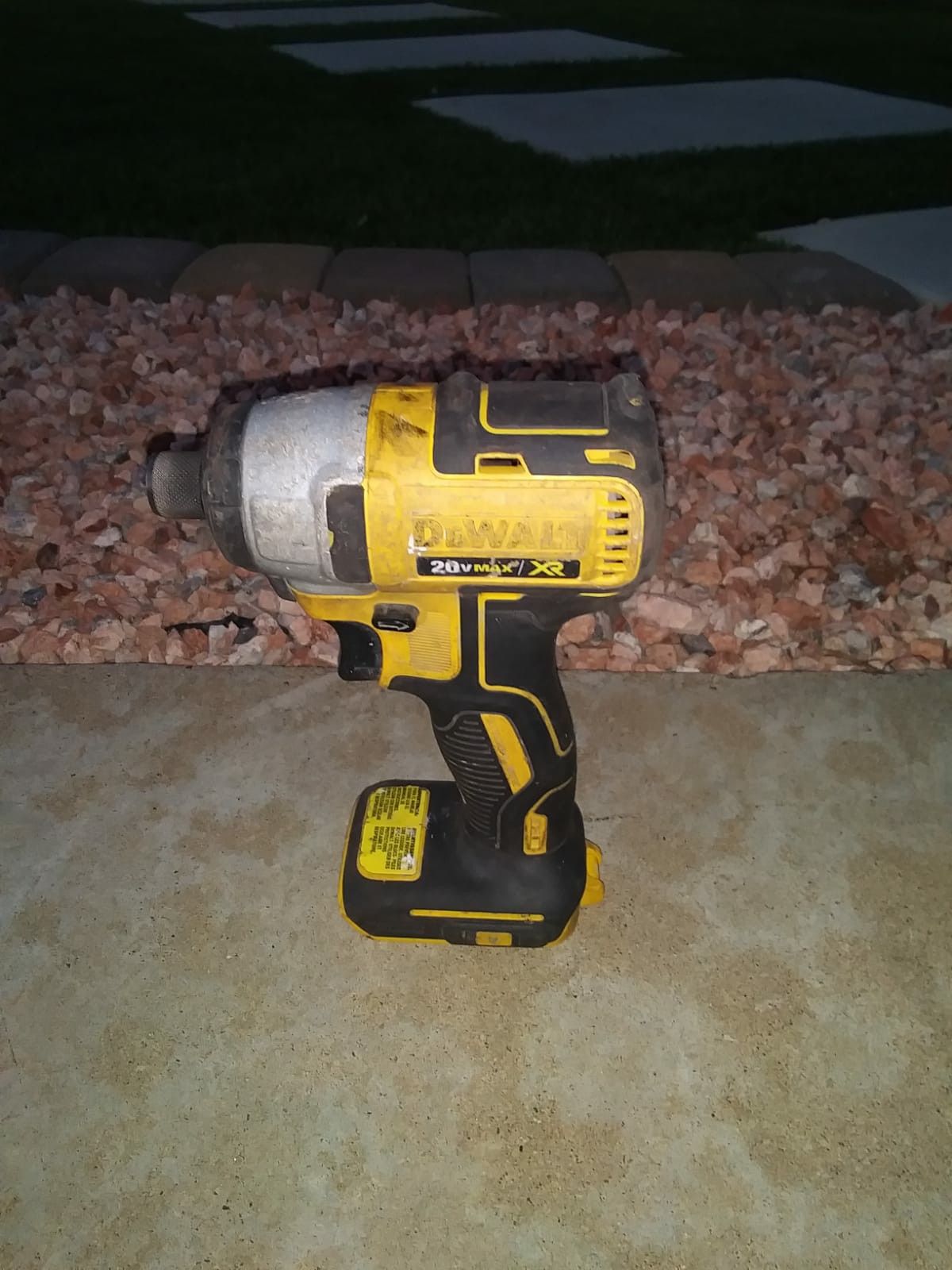 IMPACT DRILL DEWALT BATTERY NOT INCLUDED